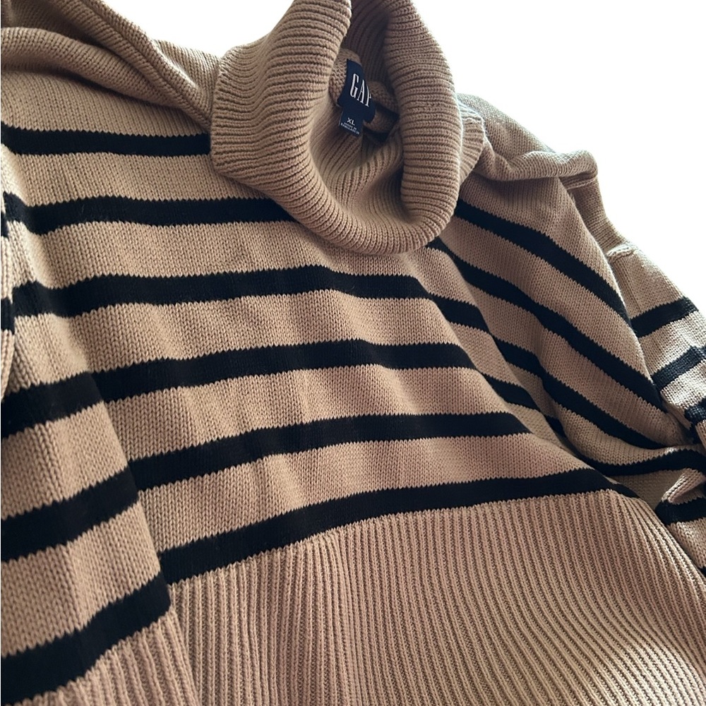 GAP Women's Cowl Neck Sweater in Black and Tan